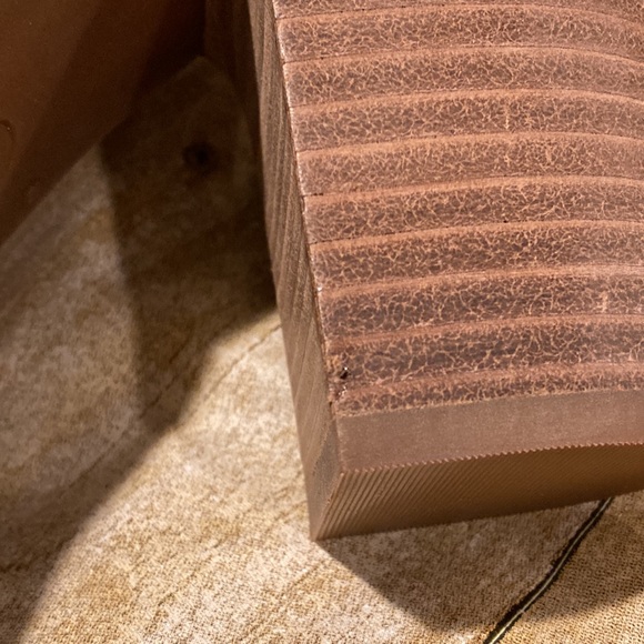 Lucky Brand Lanita Feather Gray Open Toe Block Heel Leather Sandals NWOB - Picture 10 of 11